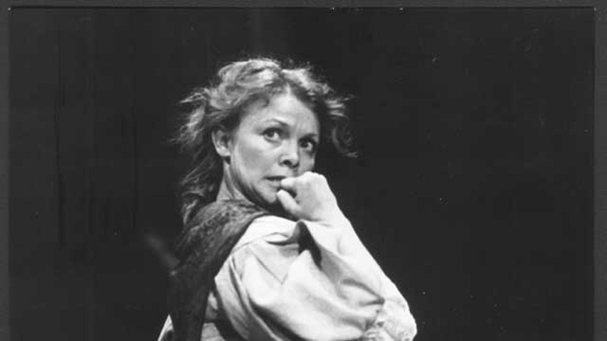 Karin Ugowski on stage